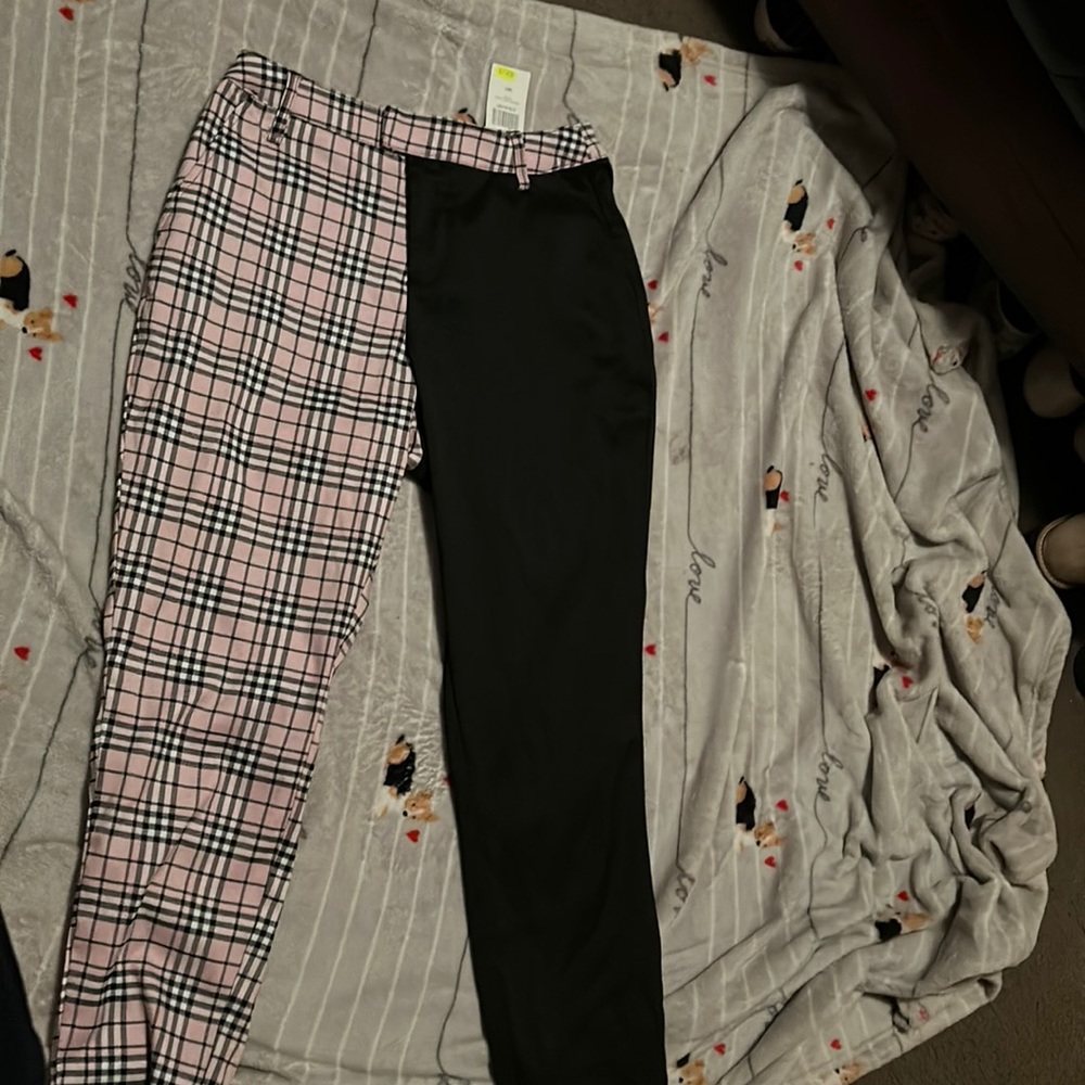 Hot Topic Med. Pants Half-Half Style
